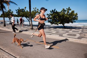 5 produtos que vão mudar a sua corrida com cachorro: conforto, segurança e tecnologia para tutores e pets